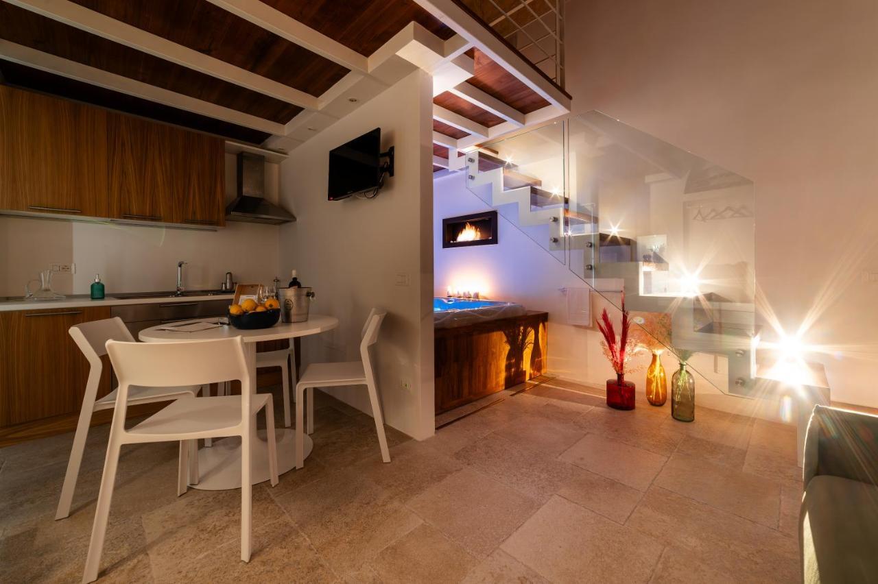 Old Court Luxury Suite&Spa By Monholiday モノーポリ エクステリア 写真