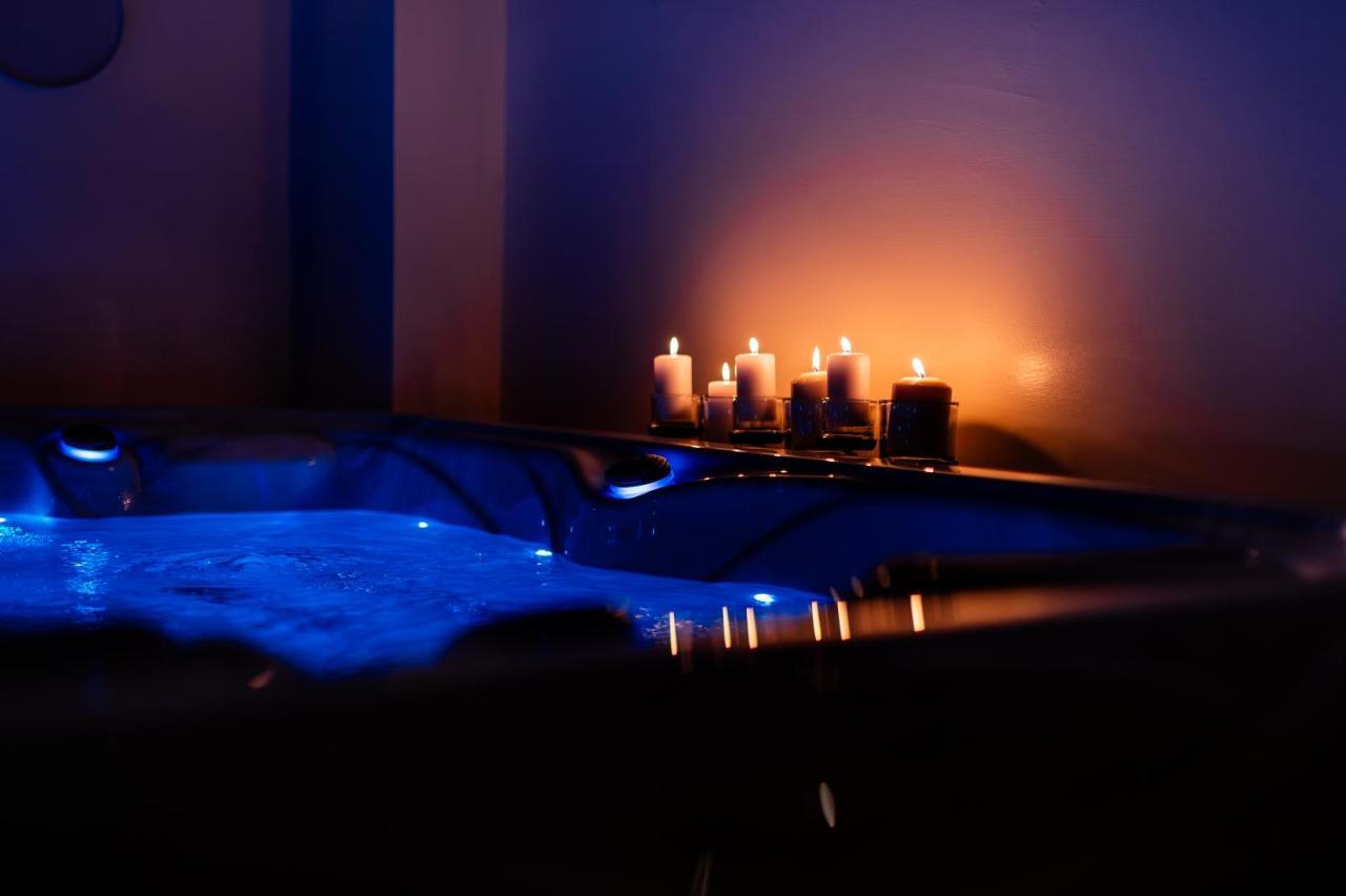 Old Court Luxury Suite&Spa By Monholiday モノーポリ エクステリア 写真